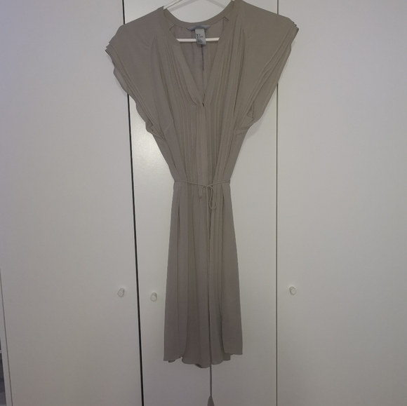 H&M Dress - Picture 2 of 4